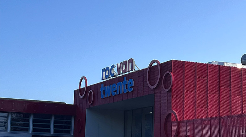 isolectra brengt stekerbaar installeren naar roc twente - roc.jpg isolectra brengt stekerbaar installeren naar roc twente - roc.jpg