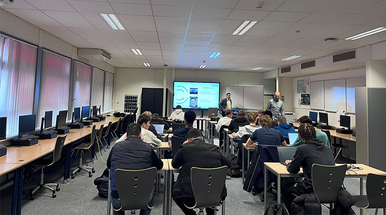 isolectra brengt stekerbaar installeren naar roc twente -sfeerimpressie.jpg isolectra brengt stekerbaar installeren naar roc twente -sfeerimpressie.jpg